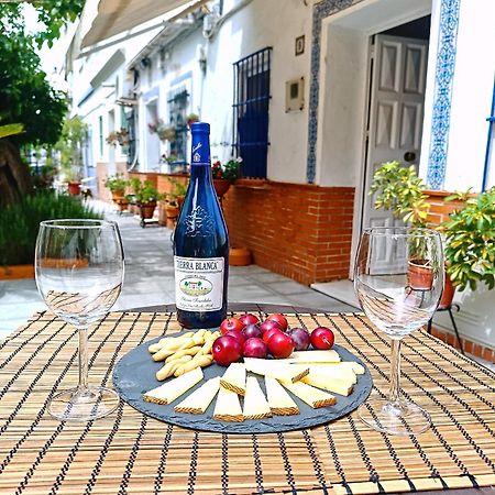 Tipico Y Pintoresco Patio De Vecinos, Con Encanto Sevilla Eksteriør bilde