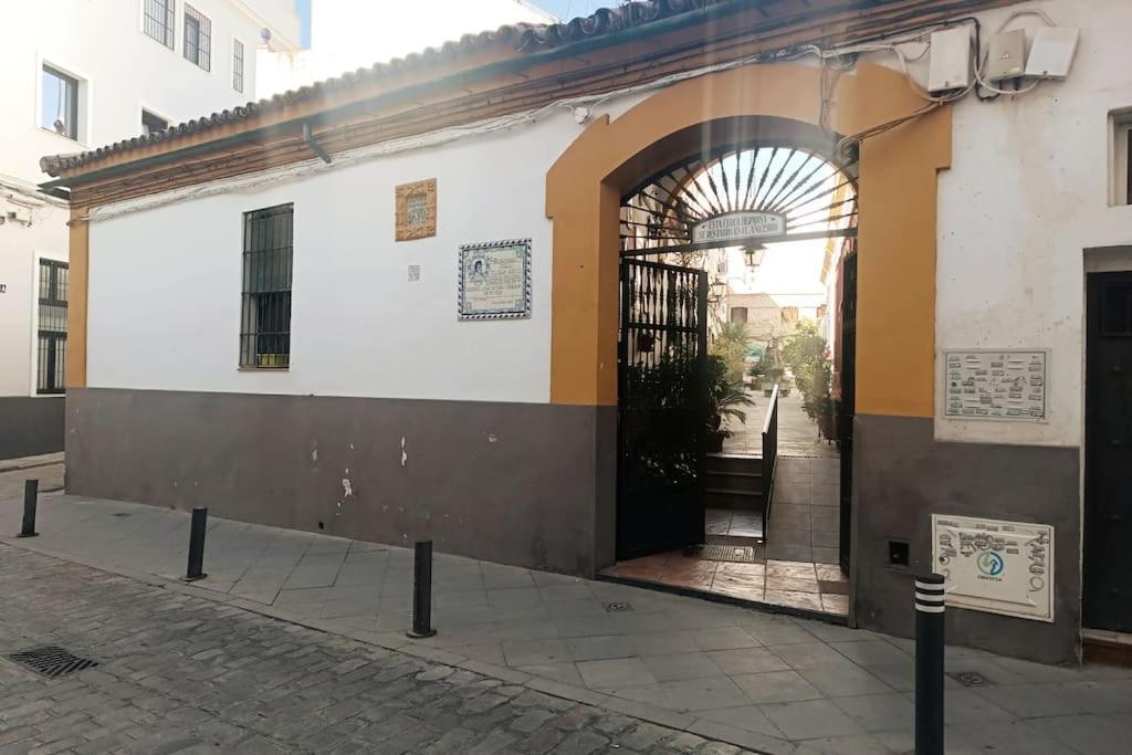 Tipico Y Pintoresco Patio De Vecinos, Con Encanto Sevilla Eksteriør bilde