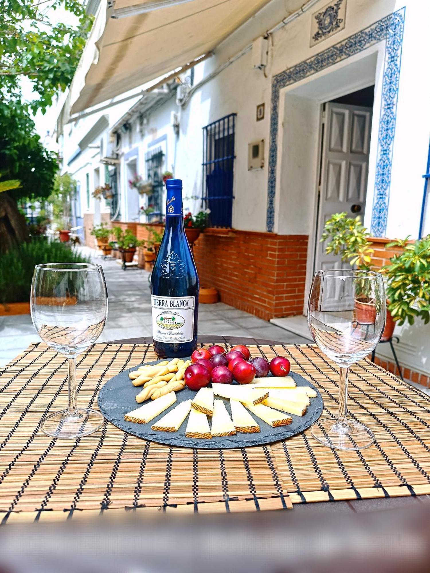 Tipico Y Pintoresco Patio De Vecinos, Con Encanto Sevilla Eksteriør bilde